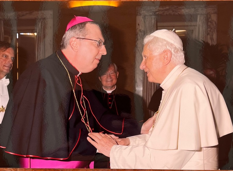 BISPO DIOCESANO DE BARRETOS EMITE NOTA DE PESAR PELO FALECIMENTO DO PAPA EMÉRITO BENTO XVI