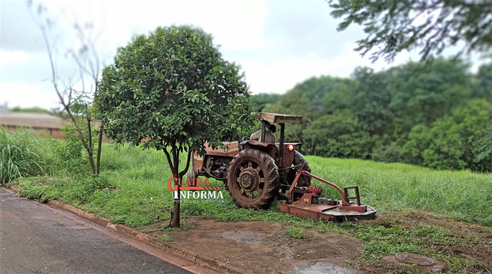 APÓS REIVINDICAÇÕES, PREFEITURA DE GUAÍRA INICIA LIMPEZA DE ÁREAS PÚBLICAS NO PORTAL DO LAGO