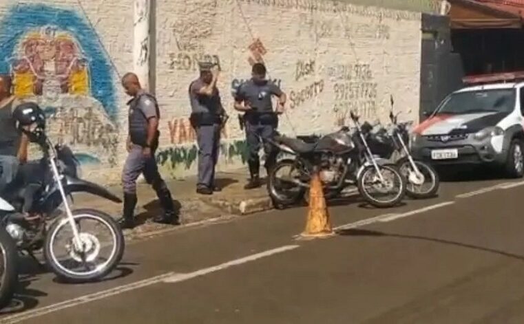 OPERAÇÃO DA PM FISCALIZA OFICINAS DE MOTOS EM BARRETOS