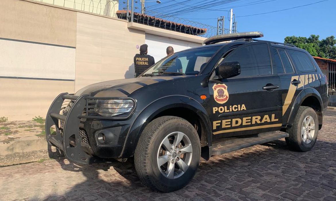 POLÍCIA FEDERAL INVESTIGA FRAUDES NA OBTENÇÃO DE REGISTRO DE ARMAS