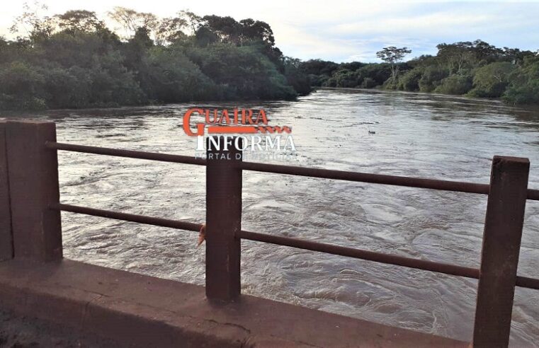 CHEIA DO RIO SAPUCAÍ: ÁGUAS ATINGEM NÍVEL DA PONTE DO SÃO DOMINGOS