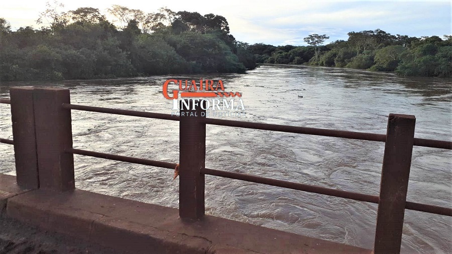 CHEIA DO RIO SAPUCAÍ: ÁGUAS ATINGEM NÍVEL DA PONTE DO SÃO DOMINGOS