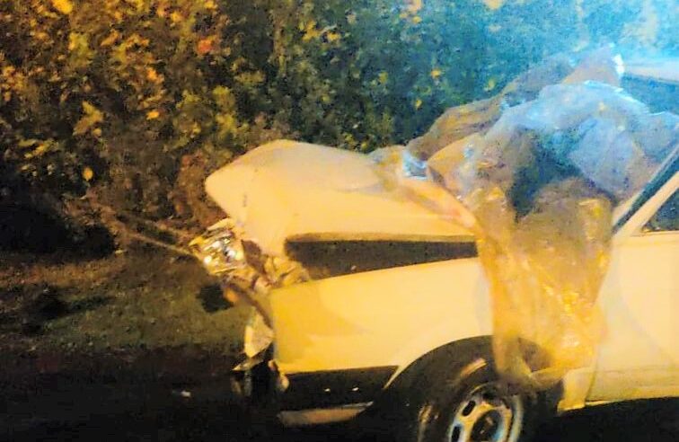 CARRO BATE EM MAQUINÁRIO EM ESTRADA DE MIGUELÓPOLIS