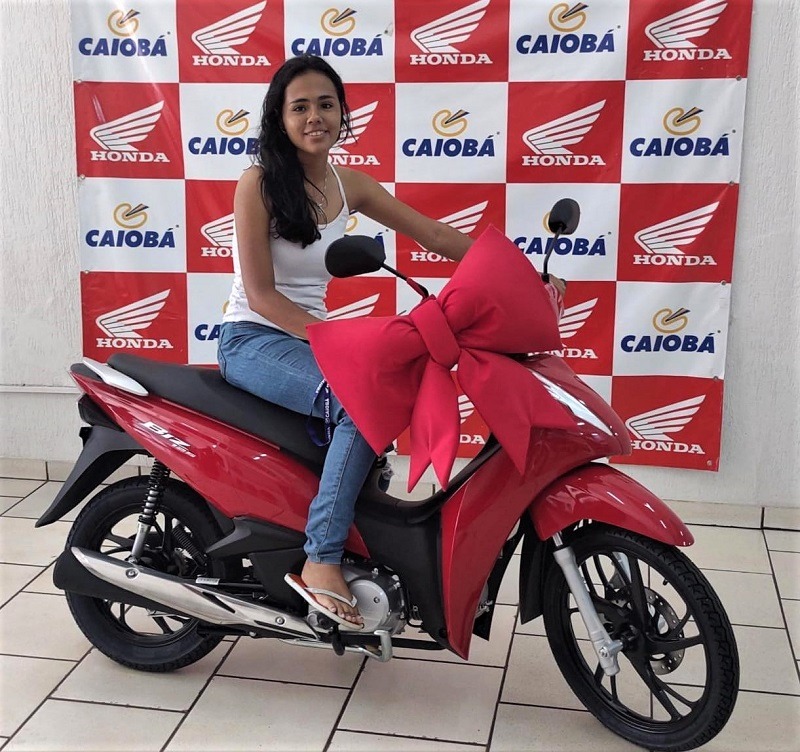 REALIZANDO SONHOS. BEATRIZ COM SUA BIZ 125 CC, CONTEMPLADA NO CONSÓRCIO CAIOBÁ HONDA. CONHEÇA AS CONDIÇÕES PARA VOCÊ TAMBÉM REALIZAR SEUS SONHOS. FALE COM A ANDRÉIA NA CAIOBÁ GUAÍRA!!!