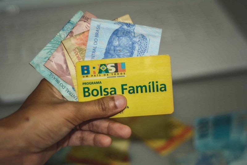 BOLSA FAMÍLIA: HÁ INDÍCIOS QUE 2,5 MILHÕES RECEBEM DE FORMA IRREGULAR