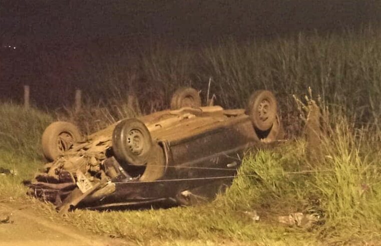 MOTORISTA CAPOTA CARRO NA ESTRADA DA PRAIA EM MIGUELÓPOLIS