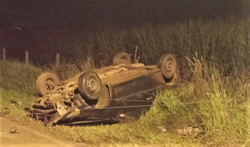 MOTORISTA CAPOTA CARRO NA ESTRADA DA PRAIA EM MIGUELÓPOLIS