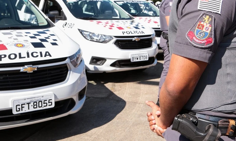 POLÍCIA FAZ CERCO EM RODOVIA E RECUPERA CARRO ROUBADO EM IPUÃ