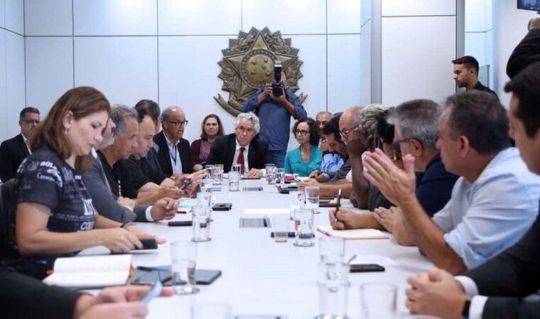 LULA ENFRENTA PRIMEIRO DESGASTE COM SERVIDORES FEDERAIS. FUNCIONÁRIOS REJEITAM REAJUSTE PROPOSTO PELO GOVERNO