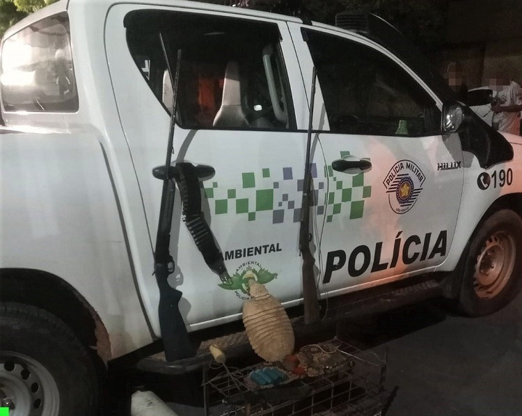 REGIÃO: POLÍCIA AMBIENTAL PRENDE CAÇADORES POR PORTE ILEGAL DE ARMA E PETRECHOS PARA CAÇA