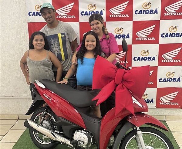 REALIZANDO SONHOS EM FAMÍLIA. NOSSA CLIENTE CONCEIÇÃO, AO LADO DE SUA LINDA FAMÍLIA, COM SUA HONDA BIZ 110 CC, 0 KM. OBRIGADO POR CONFIAR NA CAIOBÁ GUAÍRA. VOCÊ TAMBÉM PODE CONQUISTAR SUA LIBERDADE! VENHA PARA A CAIOBÁ GUAÍRA. FALE COM A ANDRÉIA!!!