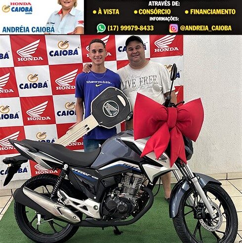 MAIS UM CLIENTE CAIOBÁ GUAÍRA, REALIZANDO SONHOS. KAUA, AO LADO DO PAI LEANDRO, COM SUA HONDA TITAN 160 CC. OBRIGADO PELA CONFIANÇA! VENHA VOCÊ TAMBÉM PARA A CAIOBÁ GUAÍRA, FALE COM A ANDRÉIA E CONQUISTE SUA LIBERDADE!!!