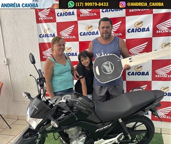 REALIZANDO SONHOS: ALEGRIA EM FAMÍLIA! LUCIANO DE OLIVEIRA RIBEIRO, AO LADO DE SUA MÃE MARIA E DA FILHA LUANA COM SUA CG 160 CC, 0 KM. OBRIGADO PELA CONFIANÇA. VENHA VOCÊ TAMBÉM PARA CAIOBÁ GUAÍRA. FALE COM A ANDRÉIA E REALIZE SEU SONHO!!!