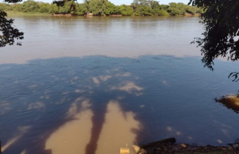 CORPO É ENCONTRADO COM FERIMENTOS A TIROS NO RIO PARDO. VÍTIMA TINHA PÉS E MÃOS AMARRADOS