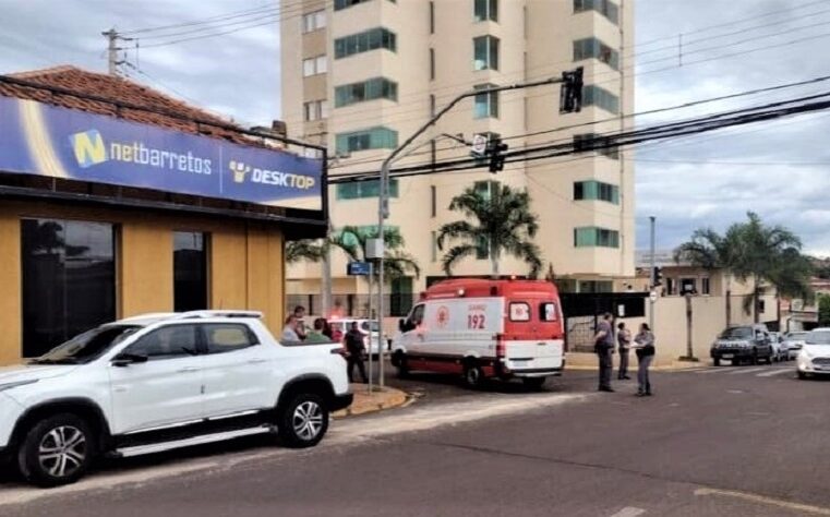 HOMEM MORRE EM COLISÃO ENTRE MOTO E CAMIONETE, EM BARRETOS