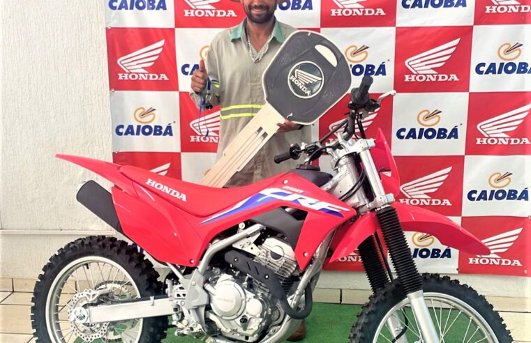 DANILO COSTA COM SUA CRF 250 CC. PARABÉNS PELA CONQUISTA E OBRIGADO PELA CONFIANÇA. VENHA VOCÊ TAMBÉM PARA A CAIOBÁ GUAÍRA E REALIZE SEUS SONHOS. FALE COM A ANDRÉIA!!!