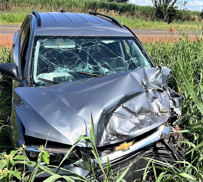 COLISÃO ENTRE CAMIONETE E AUTOMÓVEL DEIXA GUAIRENSES FERIDOS, EM OLÍMPIA