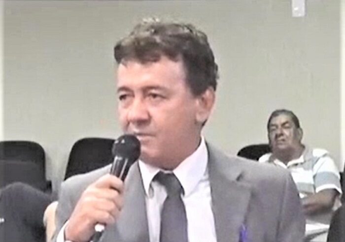 VEREADOR EDVALDO MORAIS AFIRMA TER AÇÕES NA JUSTIÇA CONTRA O PREFEITO DE GUAÍRA