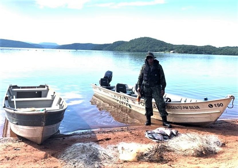 PESCADORES SÃO AUTUADOS NO RIO GRANDE, EM RIFAINA