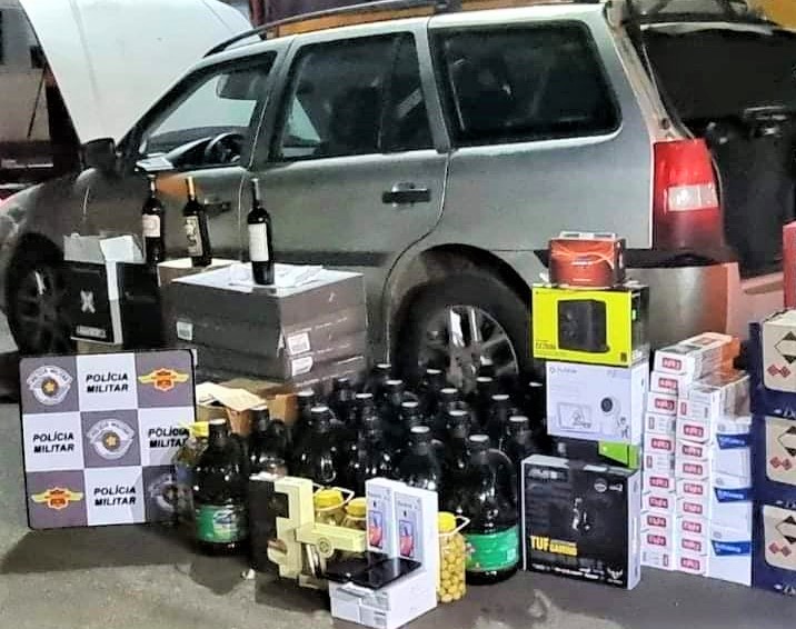 NA ASSIS CHATEAUBRIAND: POLÍCIA PRENDE HOMEM COM CARREGAMENTO DE PRODUTOS DO PARAGUAI