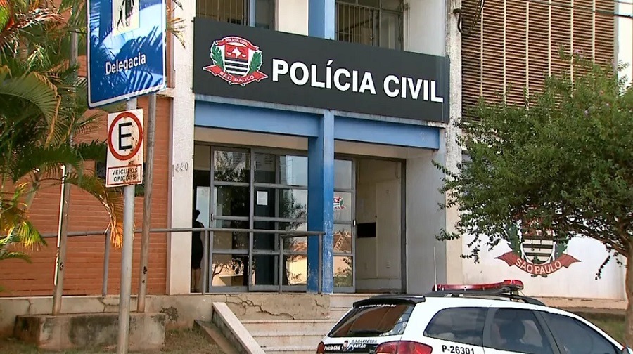 PAIS APRESENTAM FILHO COM DROGAS EM DELEGACIA DE BARRETOS