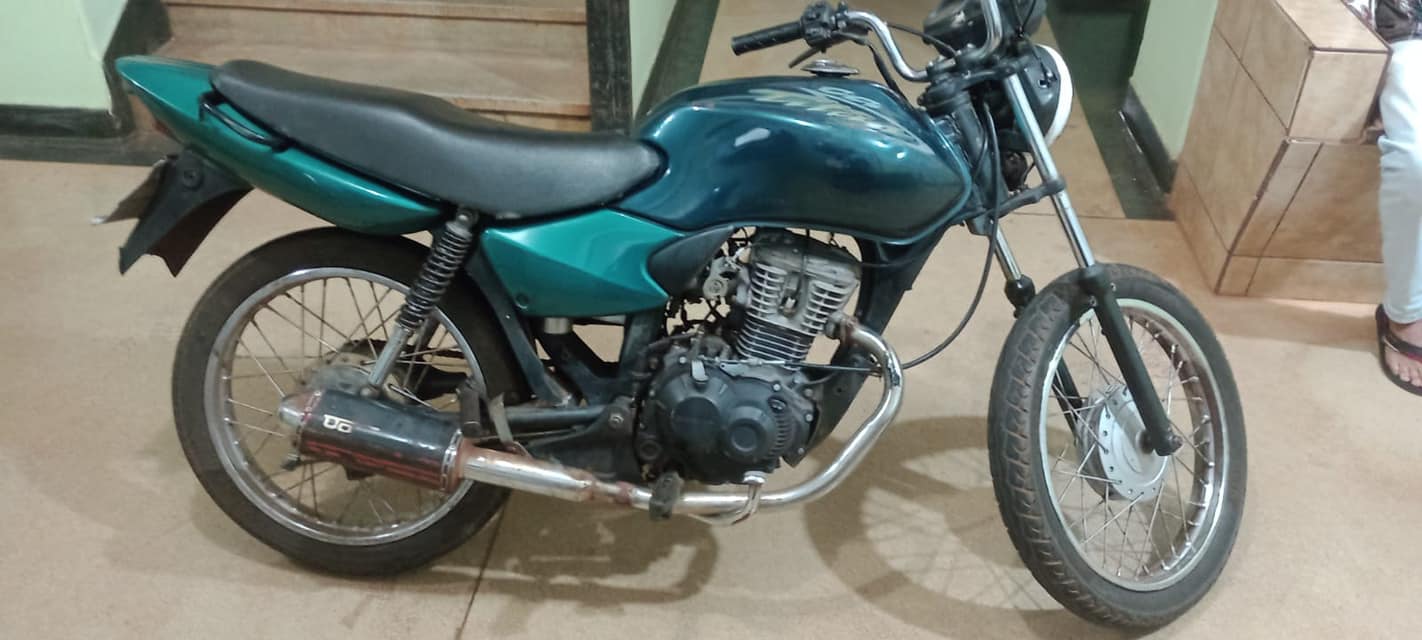 JOVEM É DETIDO FAZENDO MANOBRAS COM MOTO ADULTERADA EM MIGUELÓPOLIS