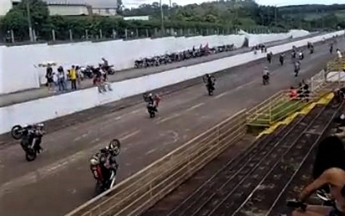 ACIDENTE COM MOTOS EM EVENTO AUTOMOTIVO CAUSA MORTE E DEIXA FERIDO EM BATATAIS