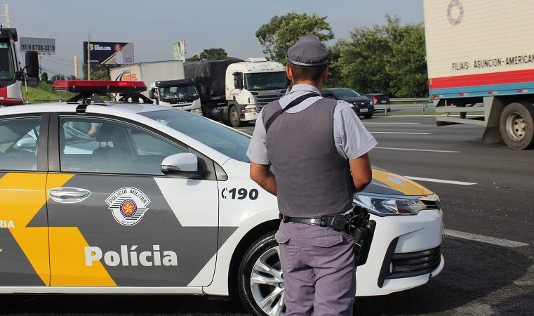 CONDUTOR É ABORDADO APÓS FUGIR DE BLOQUEIO POLICIAL EM RODOVIA DE BARRETOS