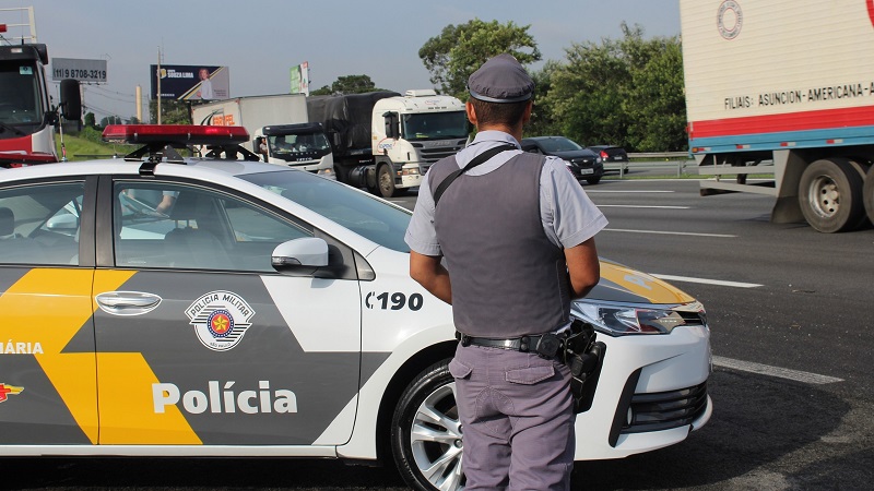 CONDUTOR É ABORDADO APÓS FUGIR DE BLOQUEIO POLICIAL EM RODOVIA DE BARRETOS