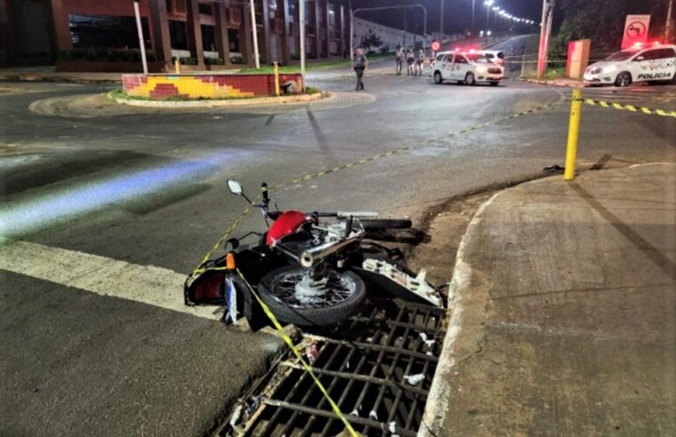 REGIÃO: MOTOCICLISTA MORRE AO FUGIR DA POLÍCIA MILITAR, EM OLÍMPIA