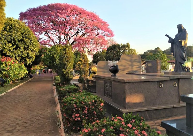 CEMITÉRIO MUNICIPAL DE GUAÍRA ESTÁ SENDO PREPARADO PARA O DIA DAS MÃES