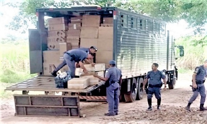 POLÍCIA APREENDE CARGA DE CIGARROS CONTRABANDEADOS AVALIADA EM MAIS DE R$ 500 MIL EM COLÔMBIA/SP