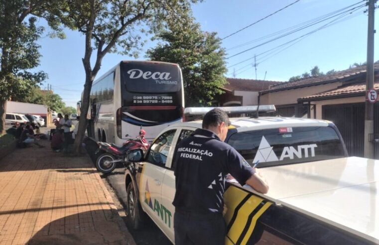 ANTT INTERCEPTA ÔNIBUS EM SITUAÇÃO IRREGULAR COM PASSAGEIROS EM BARRETOS