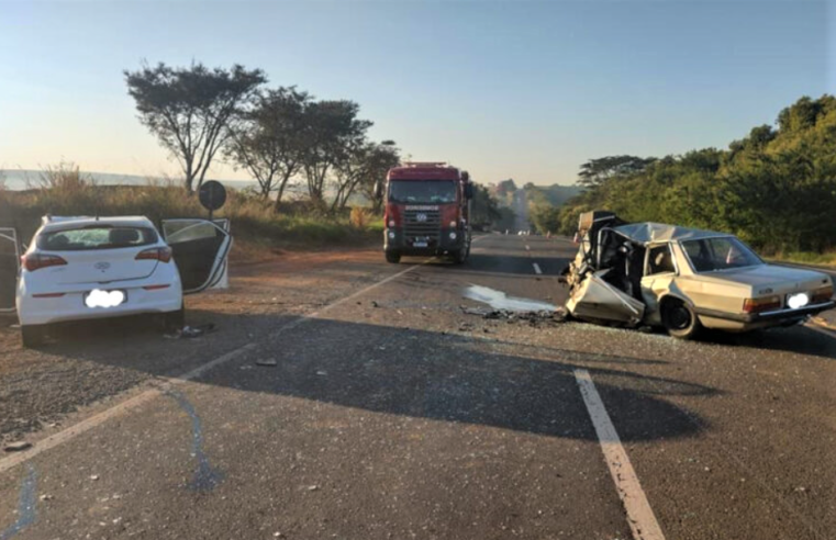 EM SEVERÍNIA: ACIDENTE COM TRÊS VEÍCULOS DEIXA UM MORTO E VÁRIOS FERIADOS EM RODOVIA