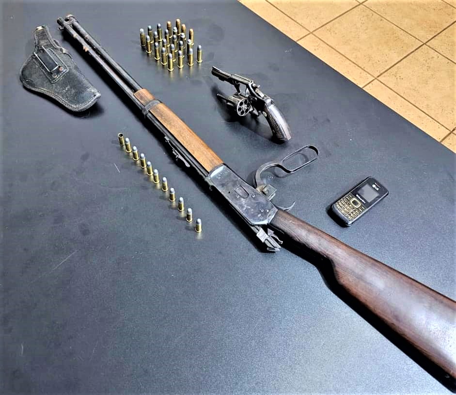 HOMEM É PRESO POR PORTE ILEGAL DE ARMAS DE FOGO EM MIGUELÓPOLIS, MAS, JÁ ESTÁ EM LIBERDADE
