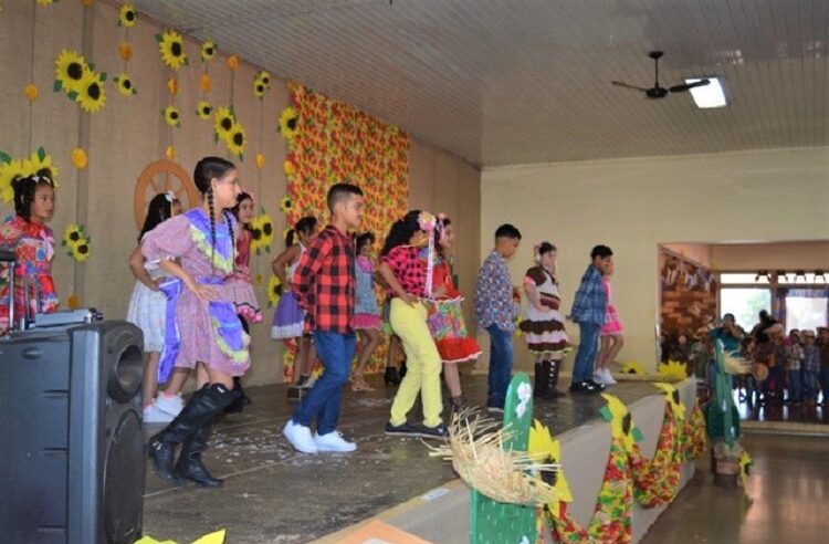 CONFIRA IMAGENS DA FESTA JUNINA DA REDE MUNICIPAL DE ENSINO DE GUAÍRA