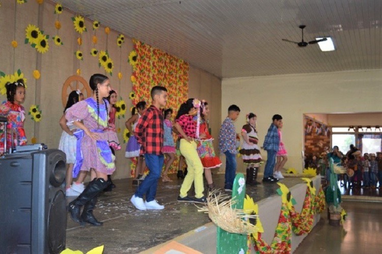 CONFIRA IMAGENS DA FESTA JUNINA DA REDE MUNICIPAL DE ENSINO DE GUAÍRA