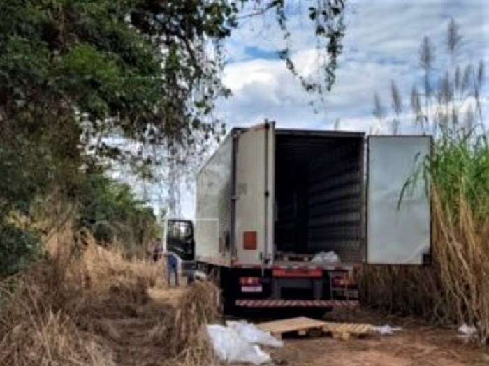 MAIS DE R$ 1 MILHÃO EM DEFENSIVOS, É ROUBADO EM PLENA LUZ DO DIA NA ASSIS CHATEAUBRIAND ENTRE GUAÍRA E BARRETOS