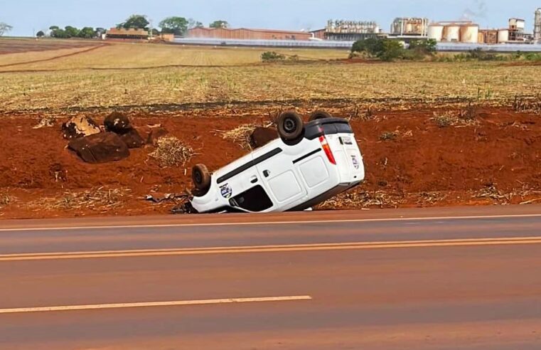 CARRO CAPOTA EM RODOVIA DE GUAÍRA