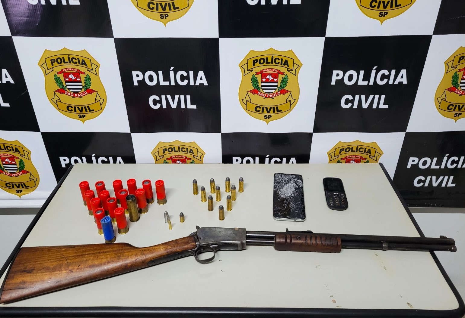 HOMEM É PRESO EM BARRETOS POR VENDA ILEGAL DE ARMAS DE FOGO