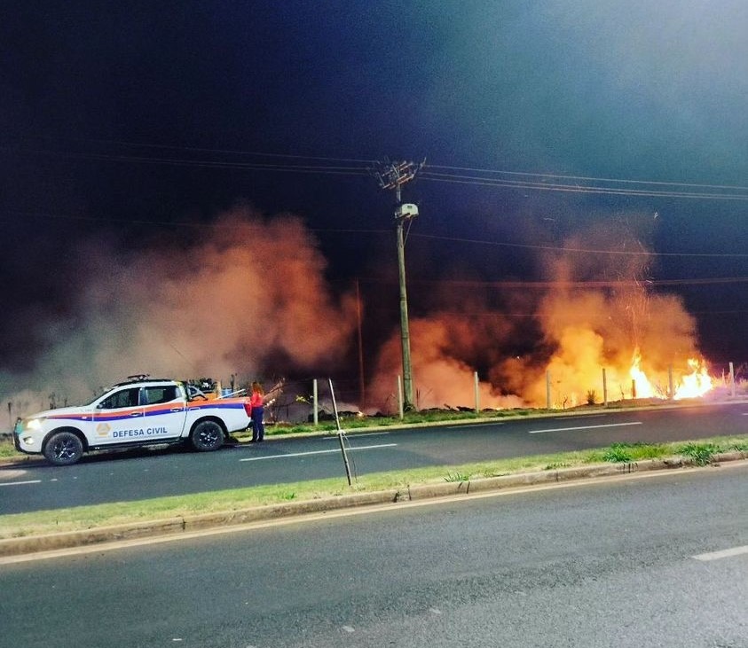 INCÊNDIO ASSUSTA POPULAÇAO DO BAIRRO NOGUEIRA EM BARRETOS