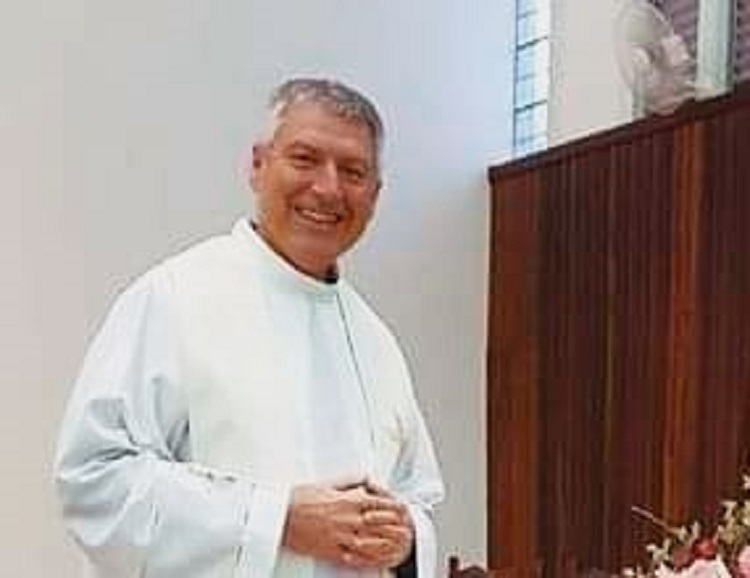 PADRE LUÍS GONZAGA, VIGÁRIO DE GUAÍRA, DETALHA TRATAMENTO CONTRA O CÂNCER E AGRADECE AS ORAÇÕES E ABENÇOA TODA COMUNIDADE