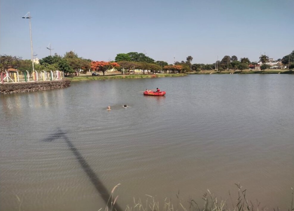 BOMBEIROS RESGATAM CORPO DE JOVEM EM LAGO DE BARRETOS