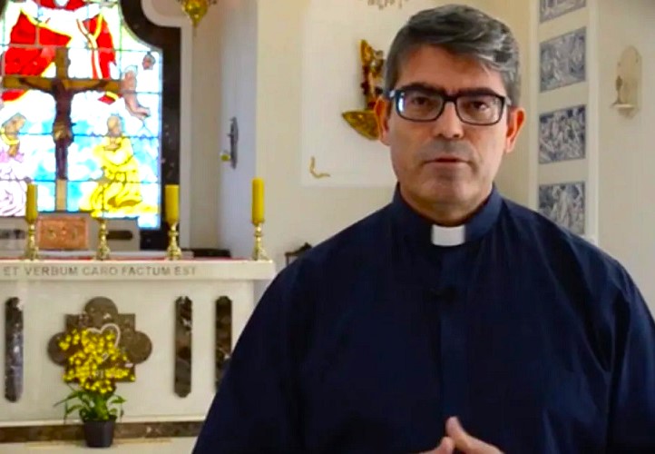 PADRE PEDE DISPENSA DA IGREJA CATÓLICA AO SABER QUE VAI SER PAI EM FRANCA, SP