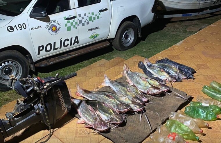 PESCADORES SÃO FLAGRADOS PELA POLÍCIA AMBIENTAL PESCANDO COM “JOÃO BOBO” NO RIO PARDO