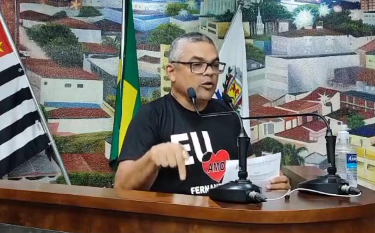 VÍDEO; VEREADOR DE FERNANDÓPOLIS (SP) QUER AR-CONDICIONADO EM POSTES PARA CLIMATIZAR A CIDADE