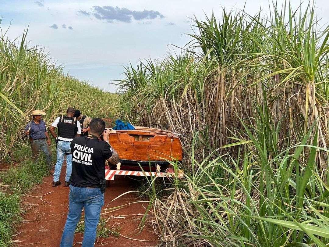 LANCHA FURTADA NA VOLTA GRANDE (MG) É RECUPERADA PELA POLÍCIA