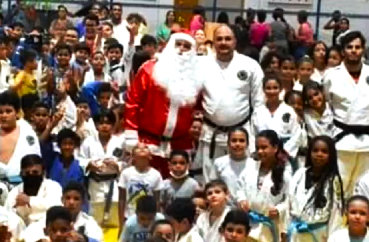 JUDÔ MENINOS DE OURO PROMOVE ENCONTRO ENTRE ALUNOS E PAPAI NOEL NESTA QUARTA E QUINTA-FEIRA