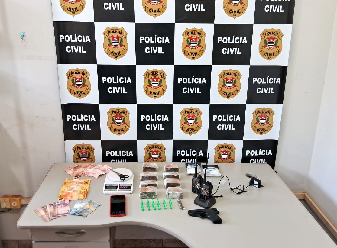 HOMEM É PRESO POR TRÁFICO E POR MONITORAR COMUNICAÇÃO POLICIAL PELA POLÍCIA CIVIL DE GUAÍRA. DELEGADO COMENTA OPERAÇÃO