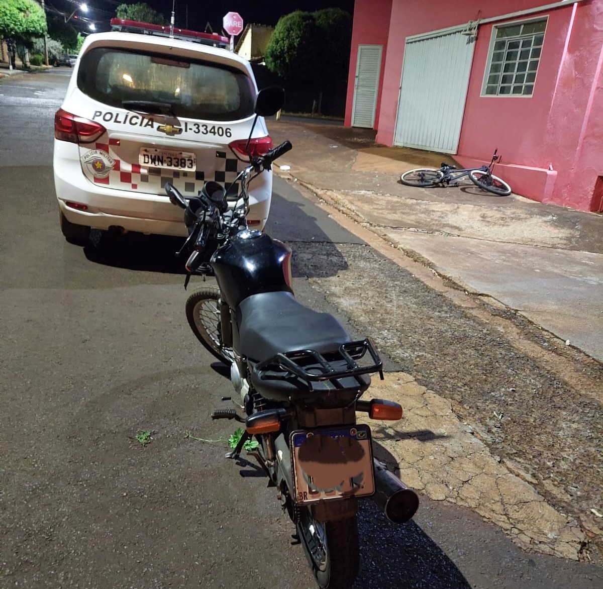 MOTO FURTADA É RECUPERADA NO CENTRO DE GUAÍRA